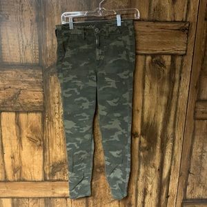 American Eagle Outfitters Camouflage Skinny Pants crop